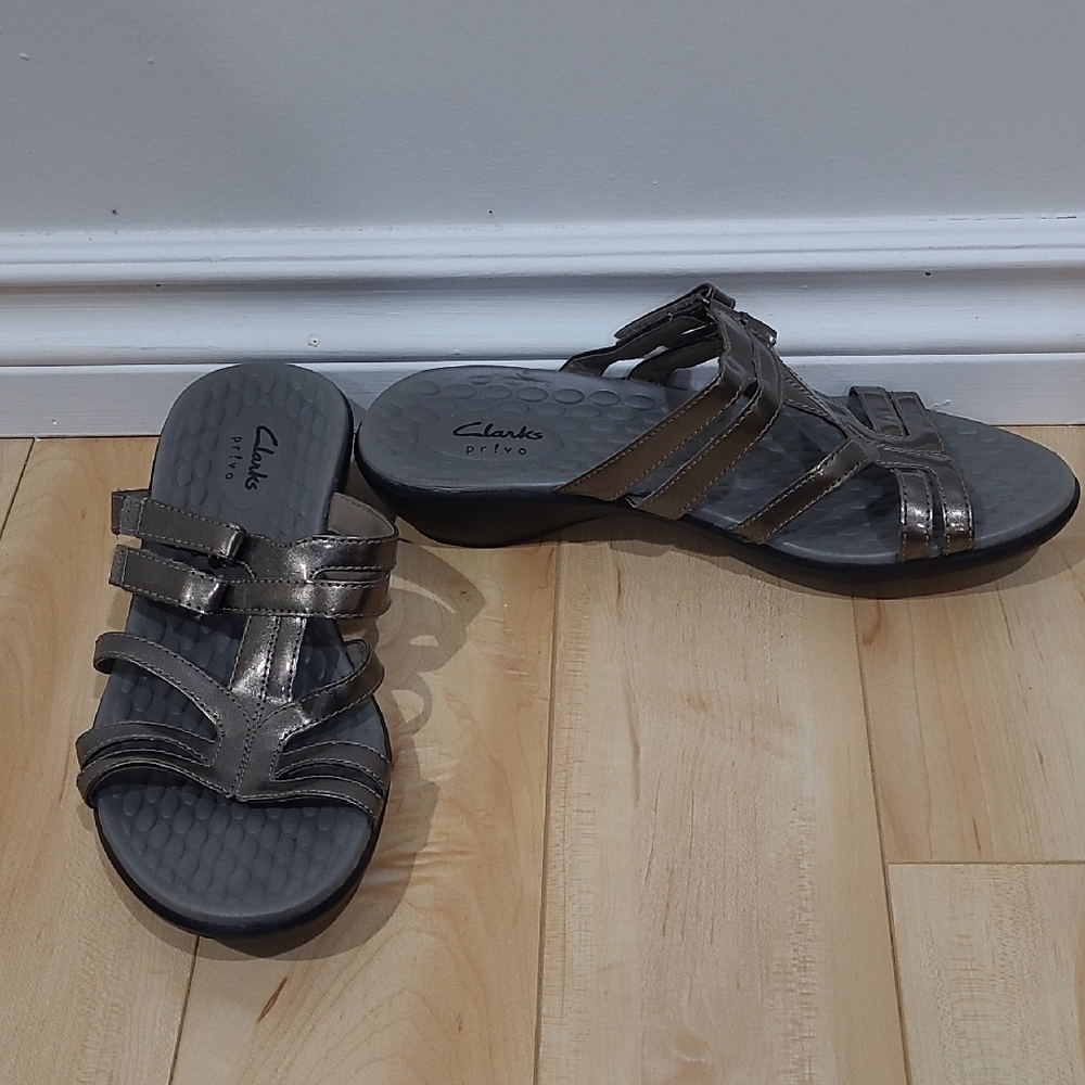 Clarks Women's Size 9.5 Strappy Sandals